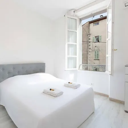 Apartman Renovated 100M² Townhouse , In The Heart Of The Old Town Of Antibes Antibes