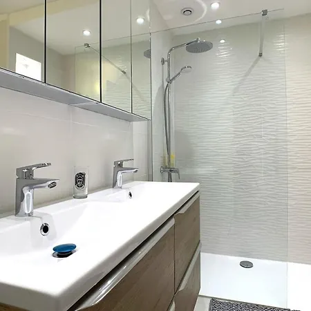 Apartman Renovated 100M² Townhouse , In The Heart Of The Old Town Of Antibes *