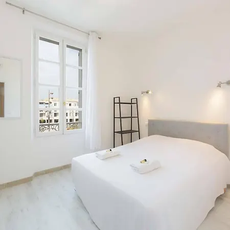 Renovated 100M² Townhouse , In The Heart Of The Old Town Of Antibes Antibes