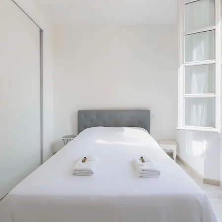 Renovated 100M² Townhouse , In The Heart Of The Old Town Of Antibes