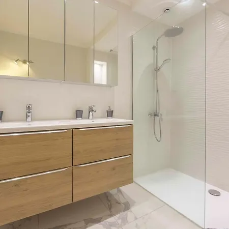 Renovated 100M² Townhouse , In The Heart Of The Old Town Of Antibes Apartman