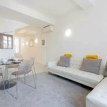 Renovated 100M² Townhouse , In The Heart Of The Old Town Of Antibes Antibes