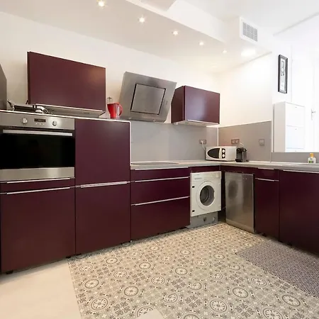Renovated 100M² Townhouse , In The Heart Of The Old Town Of Antibes Apartman